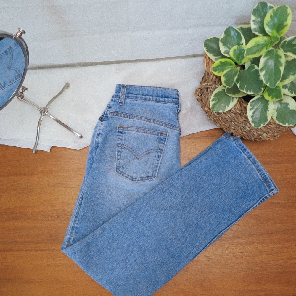 VINTAGE Levi’s Straight Leg Petite